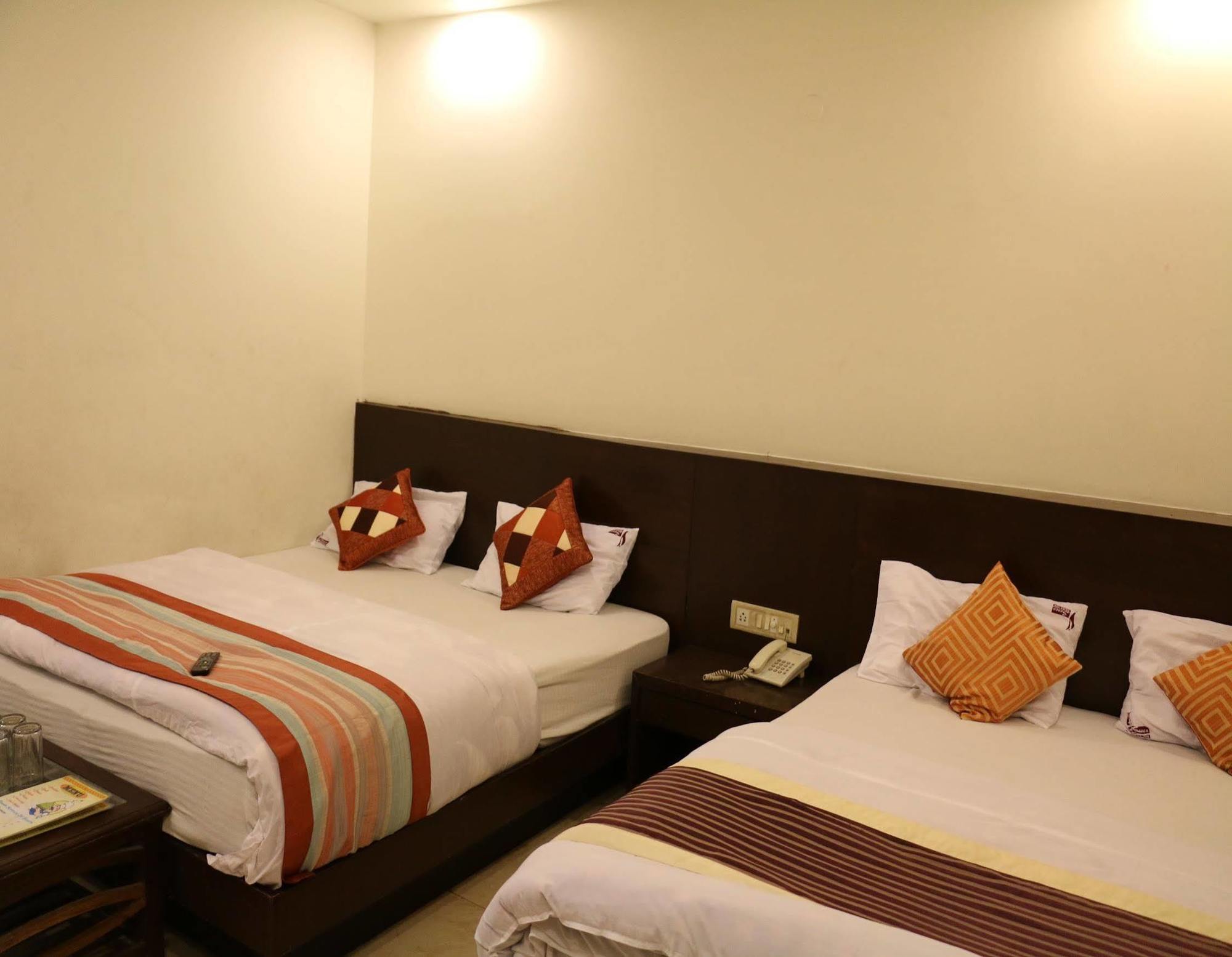 Hotel Seven Seas Inn Νέο Δελχί Εξωτερικό φωτογραφία